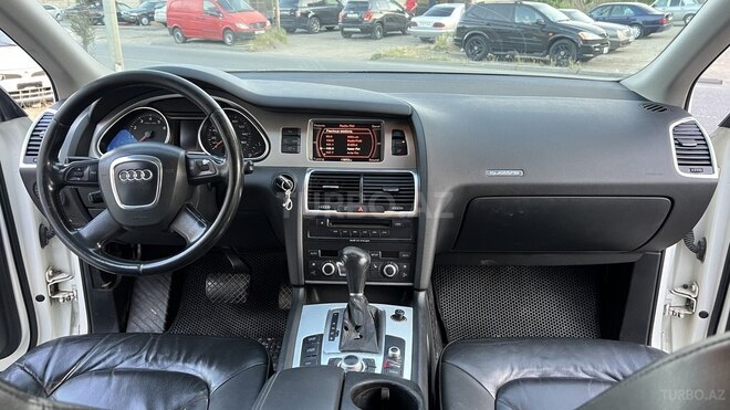 Audi Q7-18