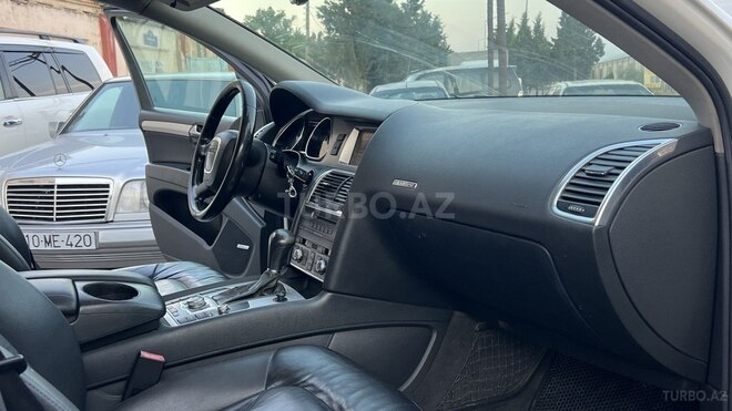 Audi Q7-17