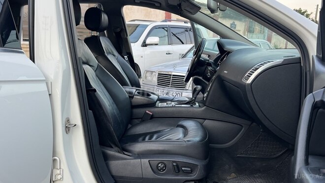 Audi Q7-16
