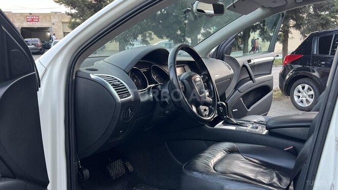 Audi Q7-15