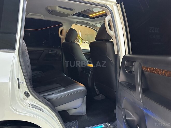Toyota Land Cruiser-16