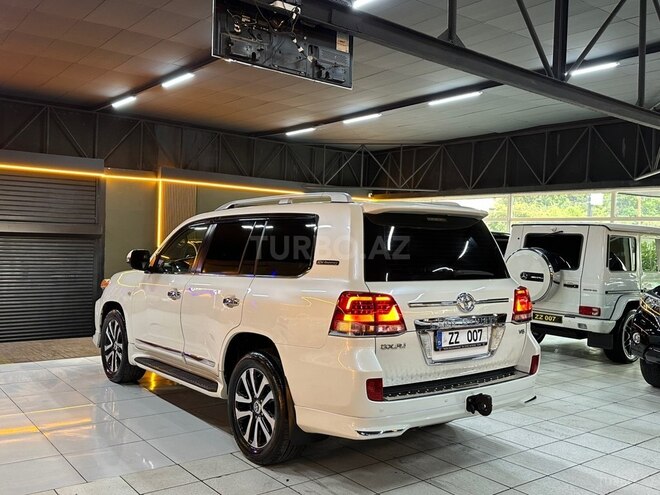 Toyota Land Cruiser-8