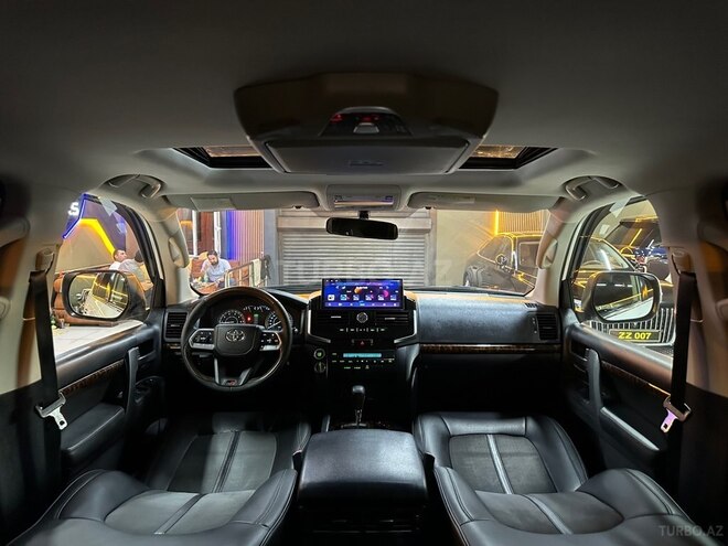 Toyota Land Cruiser-19