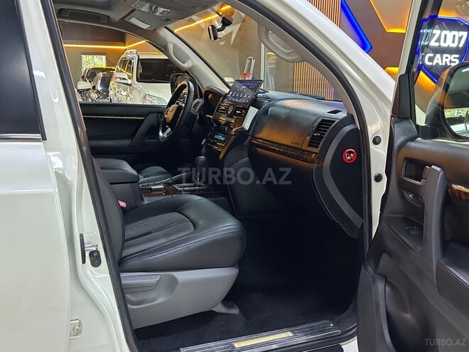 Toyota Land Cruiser-17