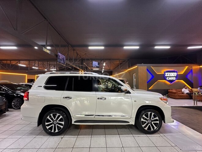Toyota Land Cruiser-11