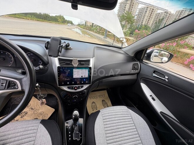 Hyundai Accent-9