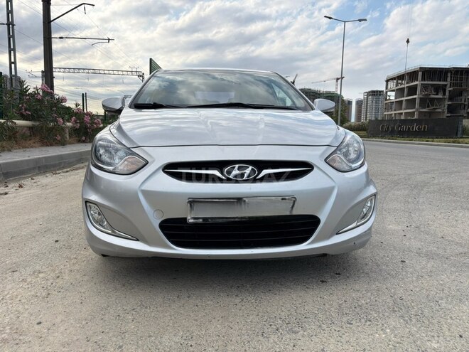 Hyundai Accent-4