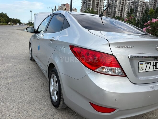 Hyundai Accent-7