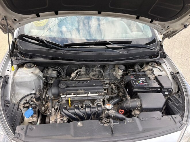 Hyundai Accent-13