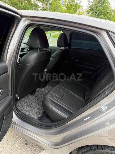 Hyundai Elantra-16