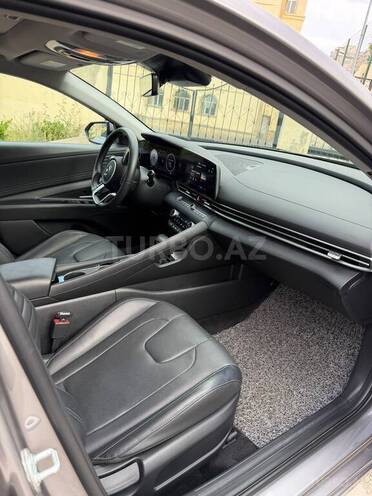 Hyundai Elantra-17