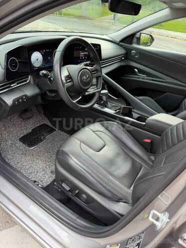 Hyundai Elantra-12