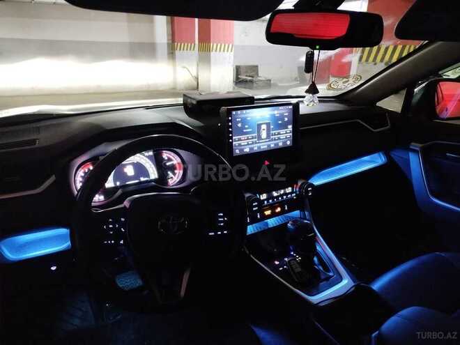 Toyota RAV4-12