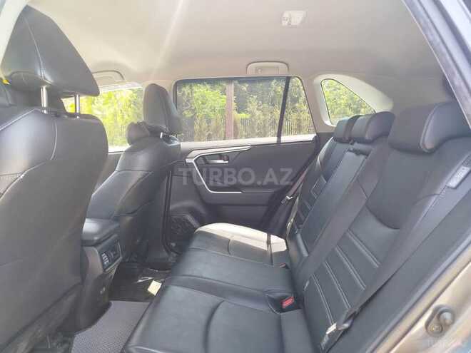 Toyota RAV4-9