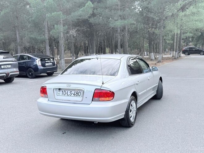 Hyundai Sonata-12