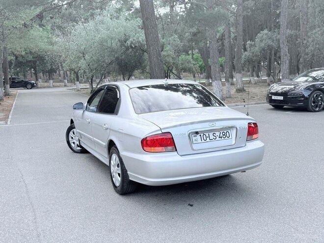 Hyundai Sonata-11