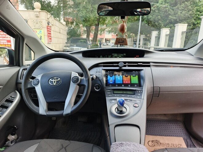 Toyota Prius-9