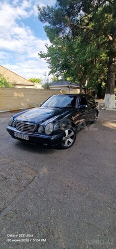 Mercedes E 220-2