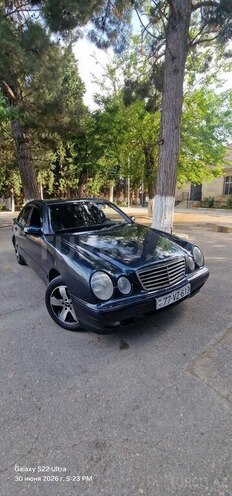 Mercedes E 220-1