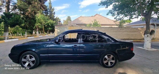 Mercedes E 220-4