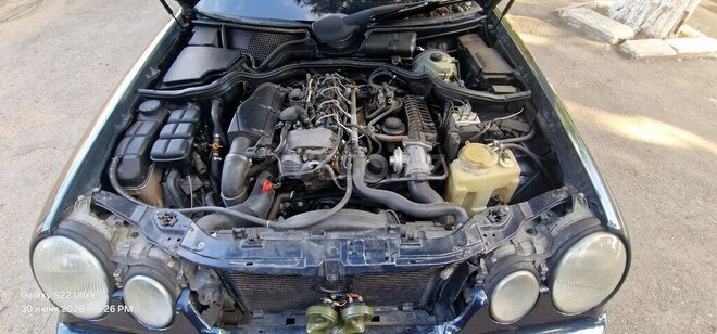 Mercedes E 220-10