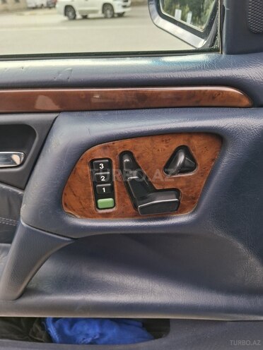 Mercedes E 240-7