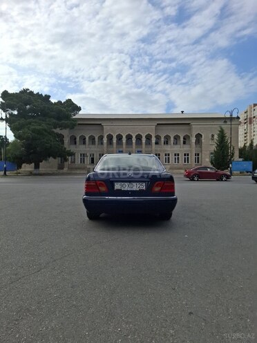 Mercedes E 240-5