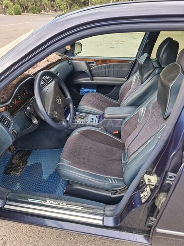 Mercedes E 240-6