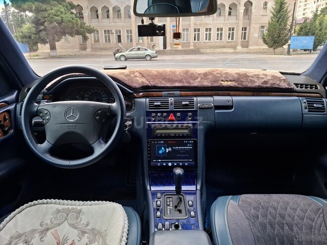Mercedes E 240-10