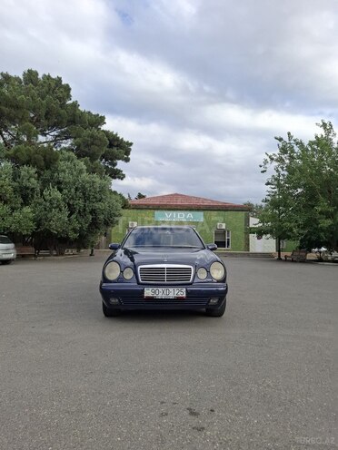 Mercedes E 240-1