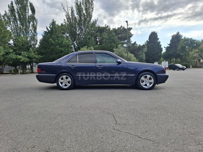 Mercedes E 240-2