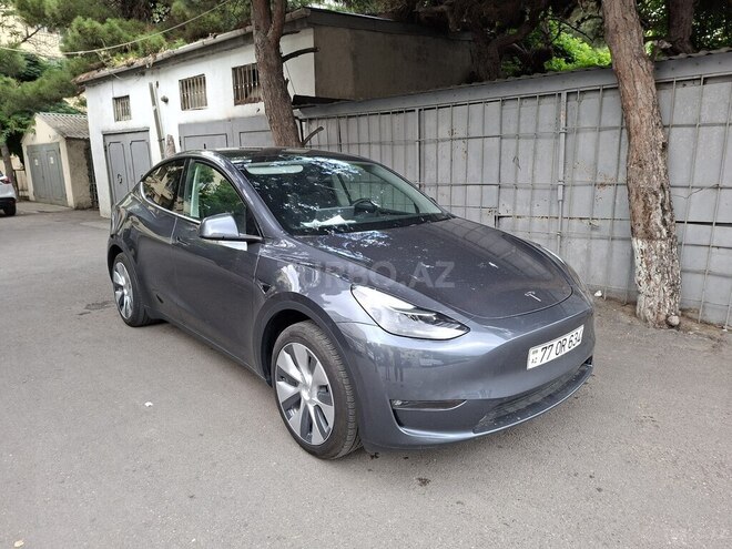 Tesla Model Y-1