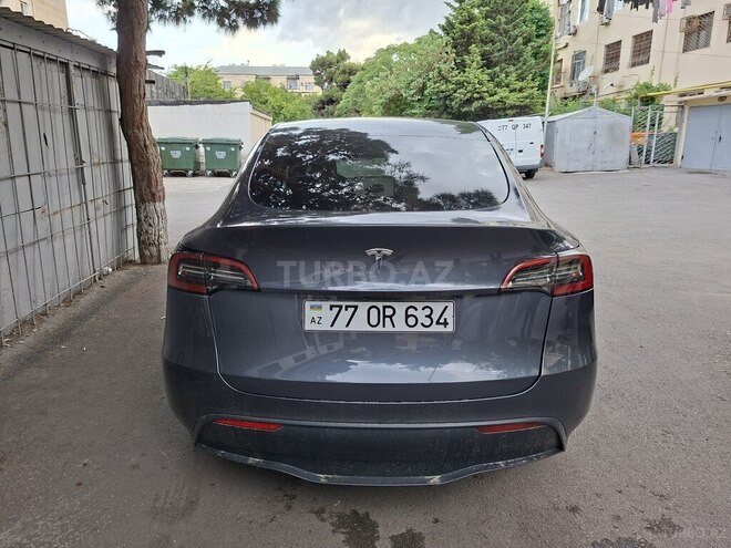 Tesla Model Y-6