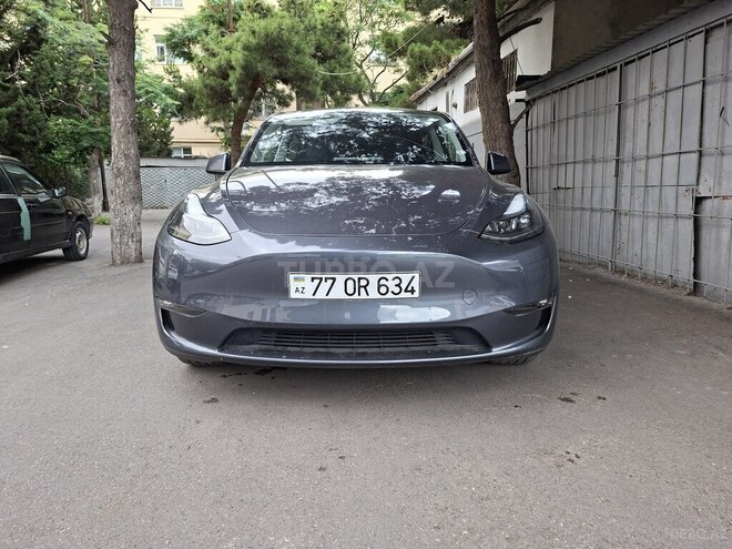 Tesla Model Y-4