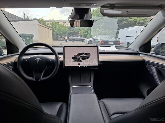 Tesla Model Y-8