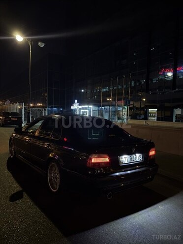 BMW 528-9