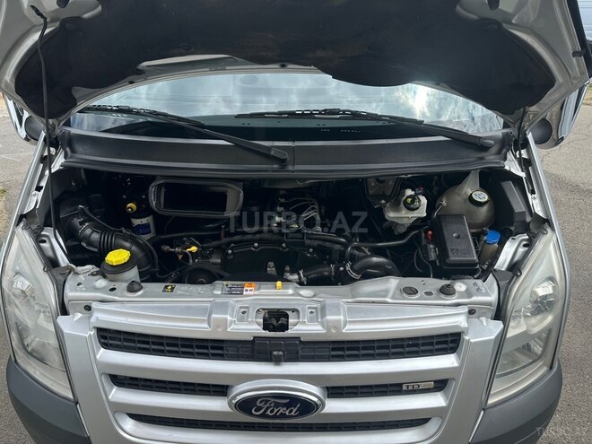 Ford Transit-9