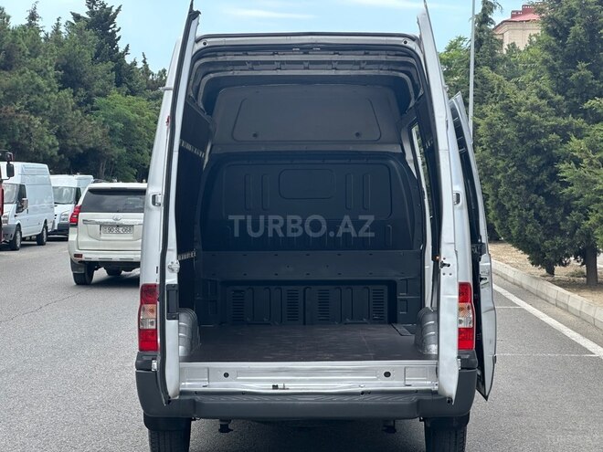 Ford Transit-8