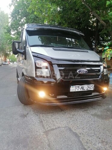 Ford Transit-2
