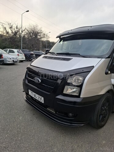Ford Transit-12