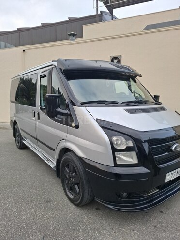 Ford Transit-13