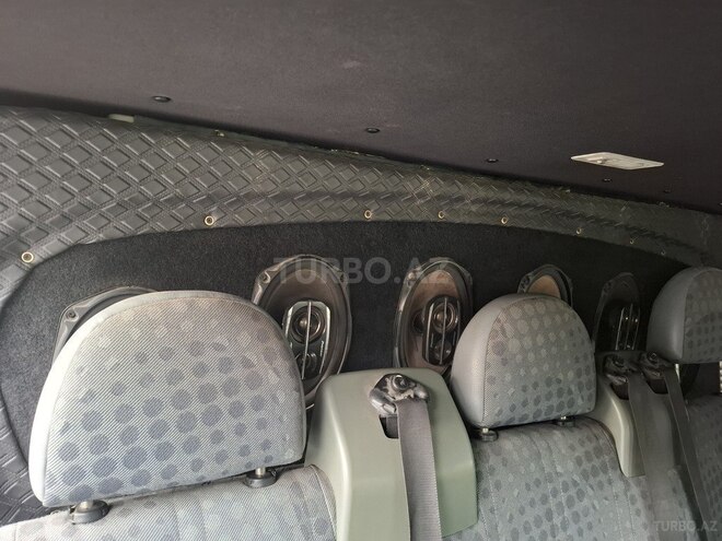 Ford Transit-9