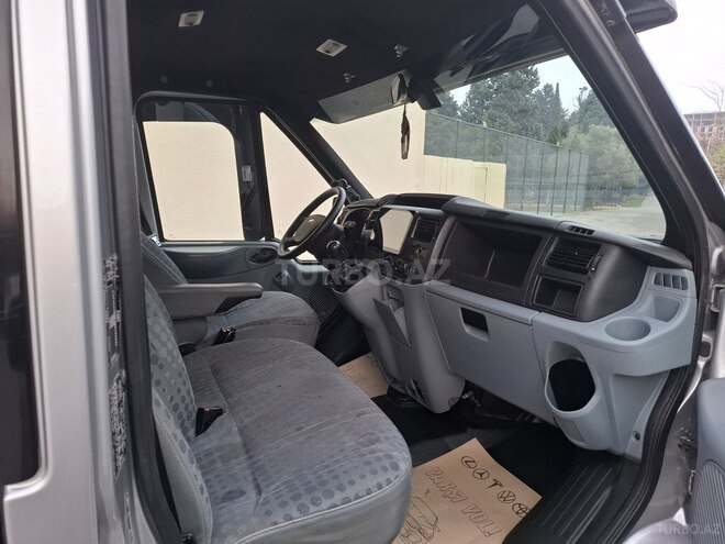Ford Transit-10