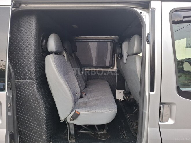Ford Transit-11