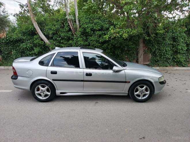 Opel Vectra-4