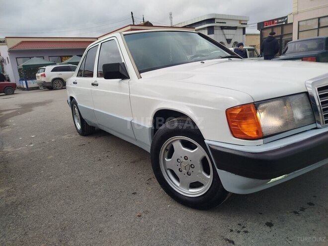 Mercedes 190-2