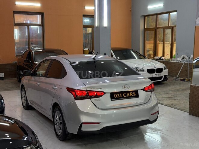 Hyundai Accent-7