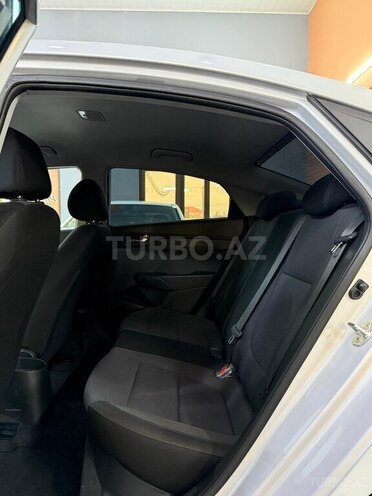 Hyundai Accent-12