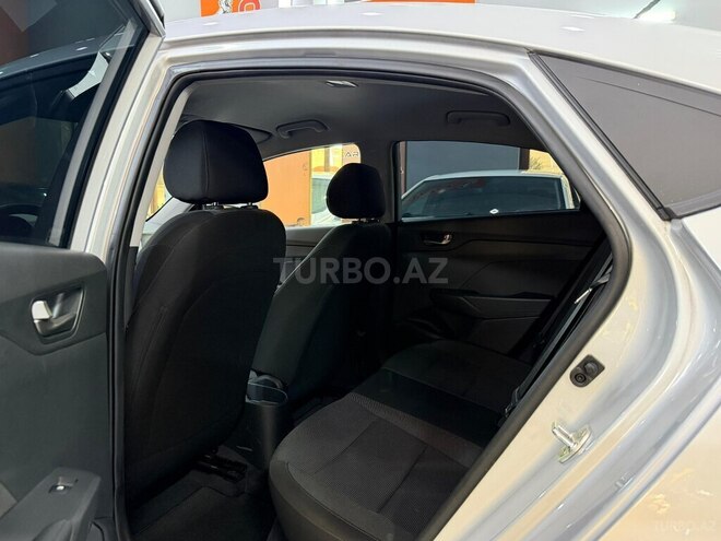 Hyundai Accent-16