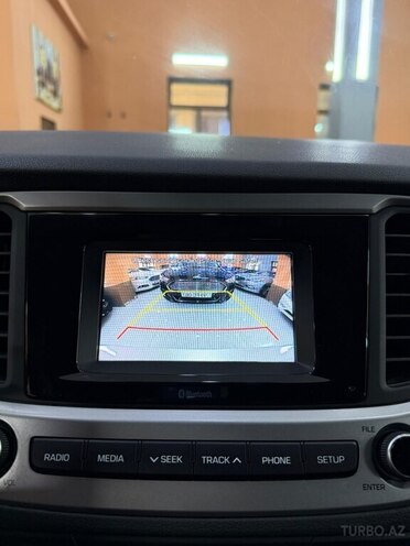 Hyundai Accent-15